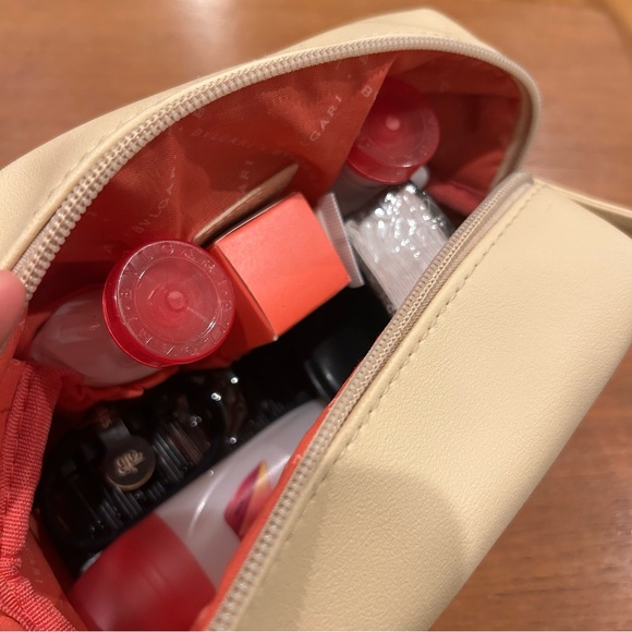 BVLGARI | Emirates Toiletry Bag for Women - Picture 10 of 10